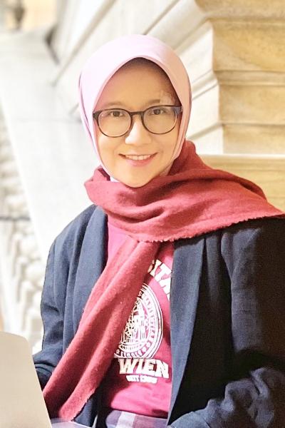 Eva F Nisa